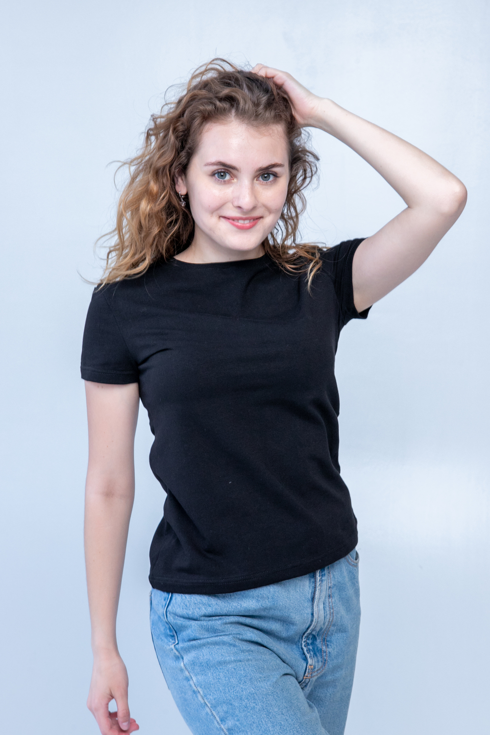 Чорна футболка базова жіноча