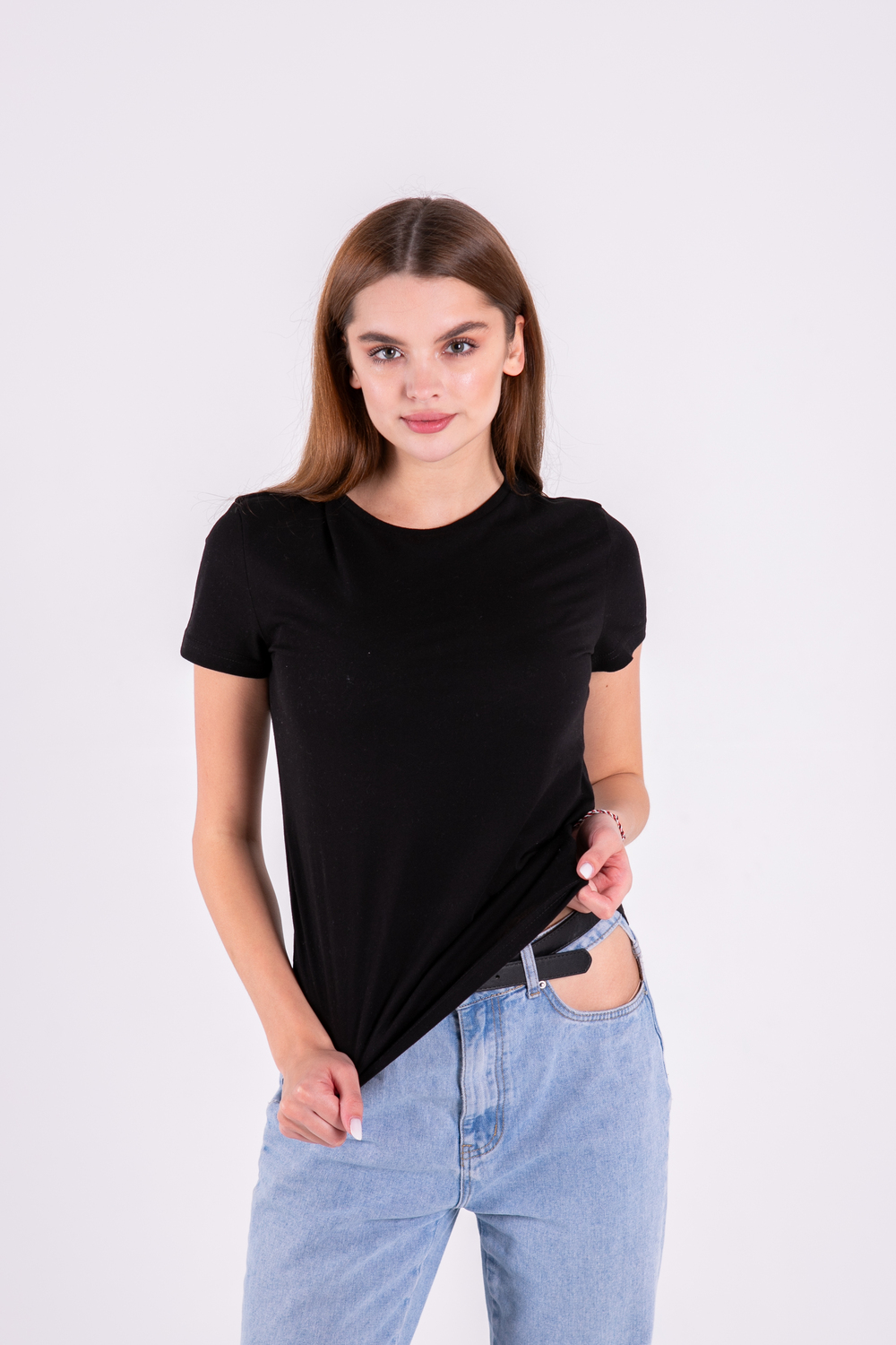Чорна футболка базова жіноча