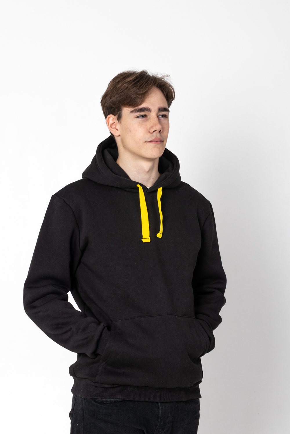 Чорний худі чоловічий