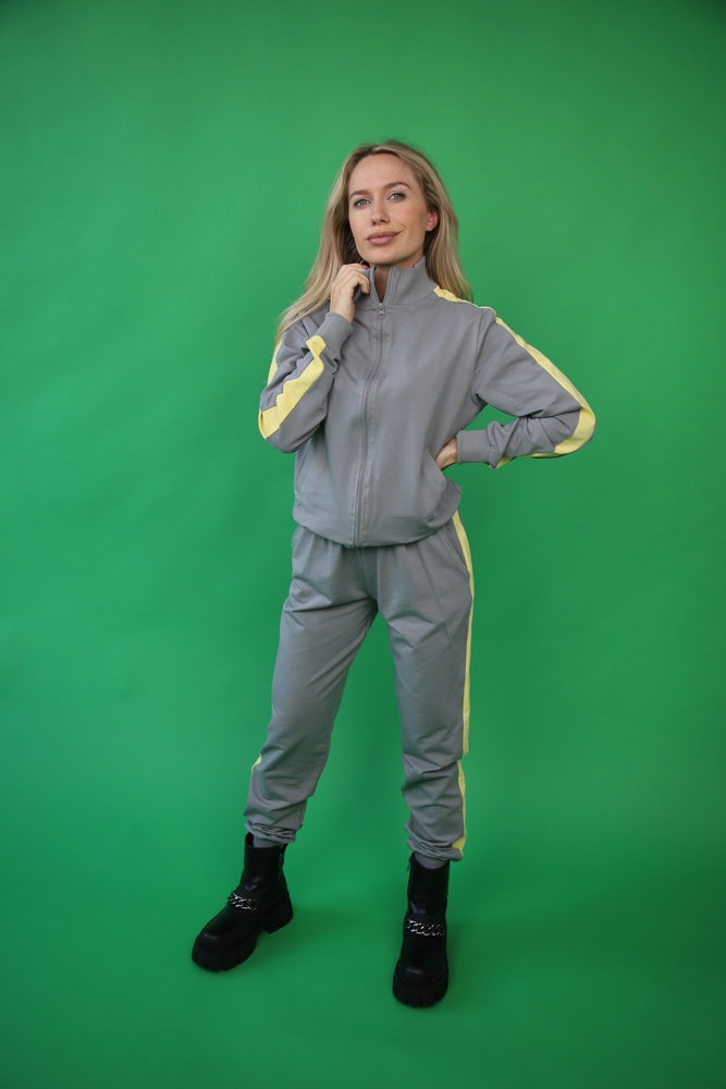 Сірий спортивний костюм на блискавці жіночий
