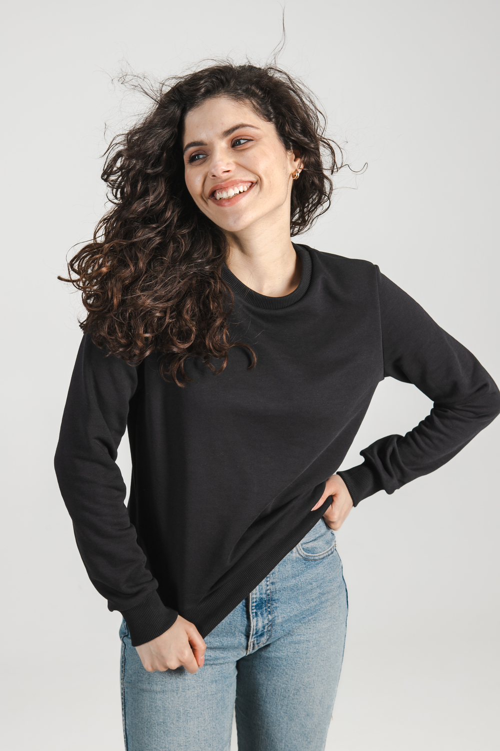 Чорний світшот жіночий