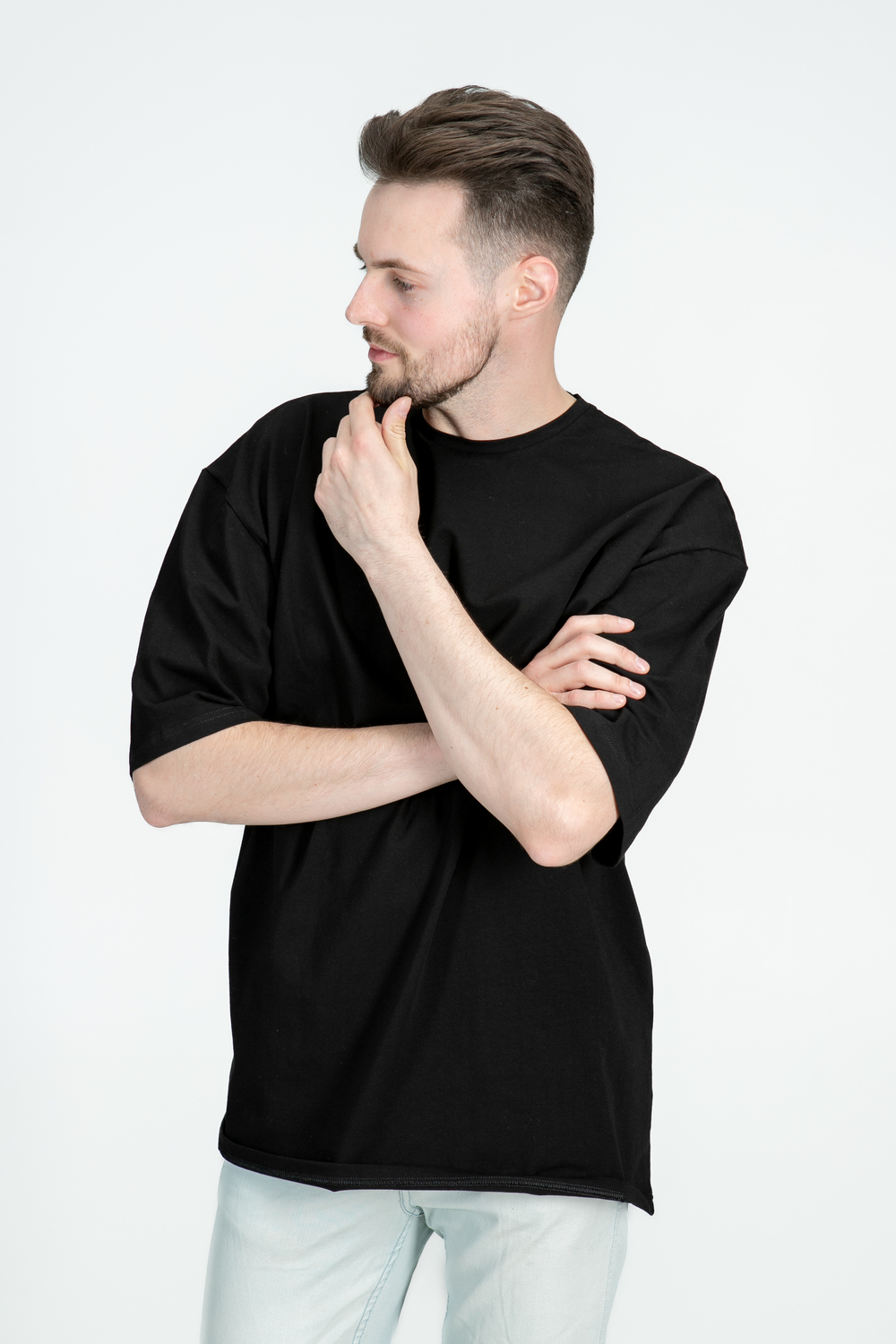 Чорна футболка з подовженим рукавом чоловіча