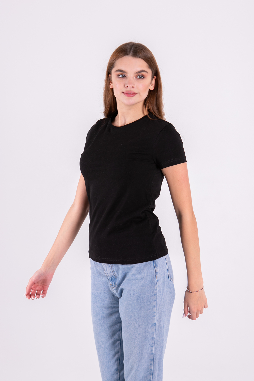 Чорна футболка базова жіноча