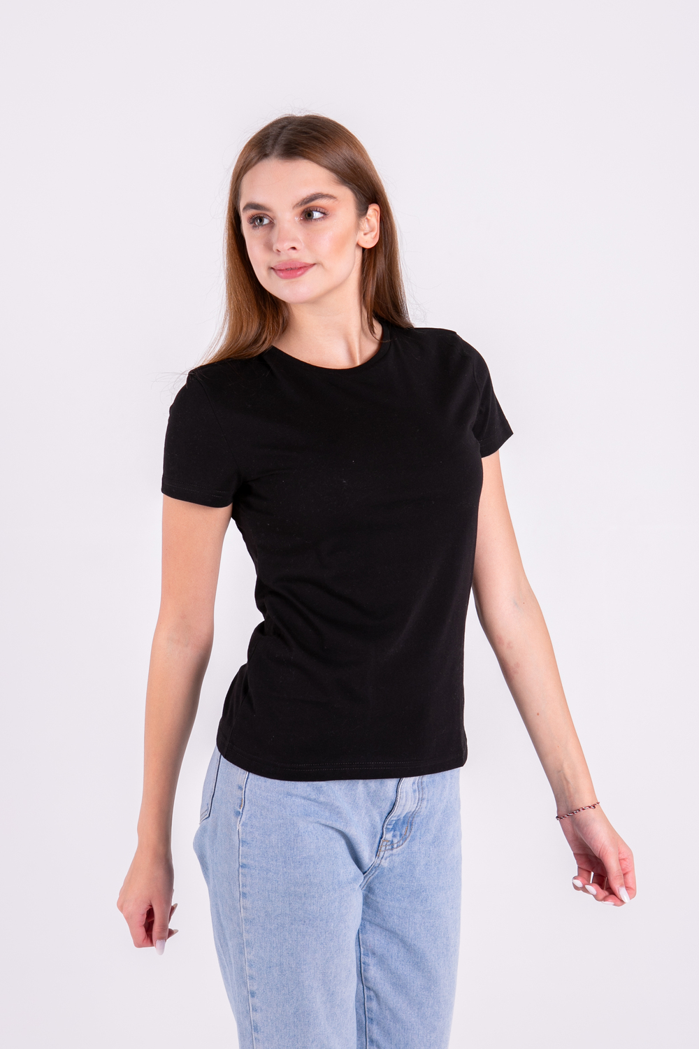 Чорна футболка базова жіноча